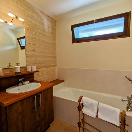 Maison Avec Piscine Chauffee, Tennis Gratuit, 5 En Bord De Riviere - Haironville, France - Fr-1-585-34 Holiday home *