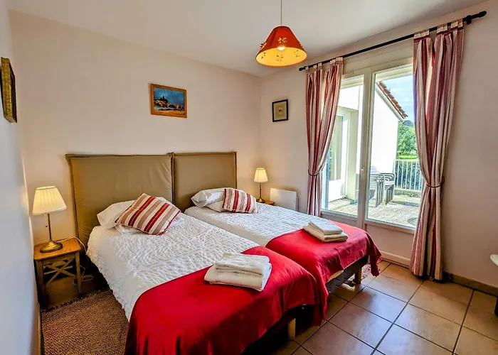 Maison Avec Piscine Chauffee, Tennis Gratuit, 5 En Bord De Riviere - Haironville, France - Fr-1-585-34 * Haironville